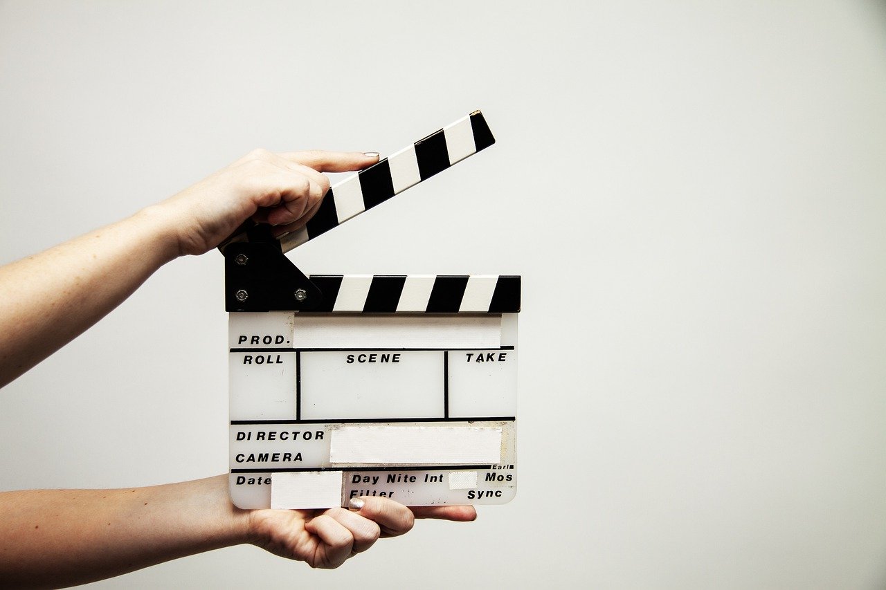 Erlebniswelten neu erleben. Mit dem Shopware-Plugin HTML5-Video Filmklappe halboffen